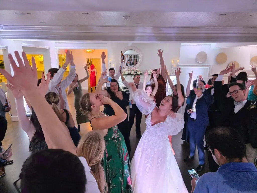 Wedding celebration and lighting at Saphire Estate, gallery photo 9